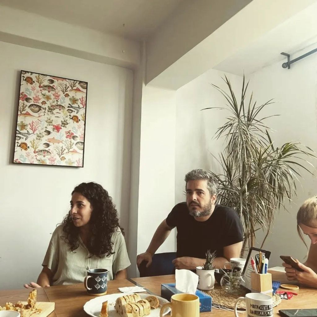 Nerea Pérez y Kike de la Rubia en el café ilustrado del Café a la fresca