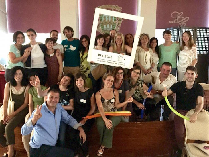 Grupo en el Liceo Casino con marco #fei2015 «mi primer festival de empleo», foto publicada por Entrefamilias junto al relato de Colabora15